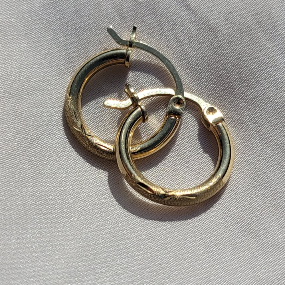 14k Vintage Little Gold Hoops Gem